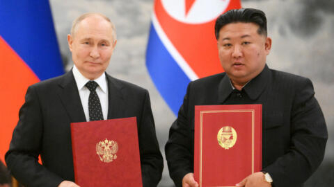 Le président russe Vladimir Poutine et le leader nord-coréen Kim Jong Un signent un accord de partenariat stratégique, à Pyongyang le 19 juin 2024.