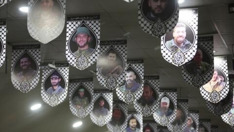 صور لمقاتلين من حزب الله قتلوا في المواجهات الحدودية مع الجيش الإسرائيلي. الضاحية الجنوبية لبيروت، لبنان في 20 ديسمبر/كانون الأول 2023.