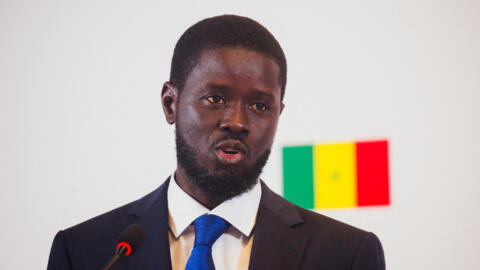 Archivo-El ahora presidente electo de Senegal, Bassirou Diomaye Faye, habla durante una conferencia de prensa, en Dakar, Senegal, el 25 de marzo de 2024.