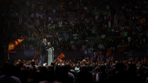 Santiago Abascal, président du parti espagnol d’extrême droite Vox, s'exprime, le 18 mai 2024 à Madrid, devant plus de 10 000 personnes dans le cadre du congrès Europa Viva 24.