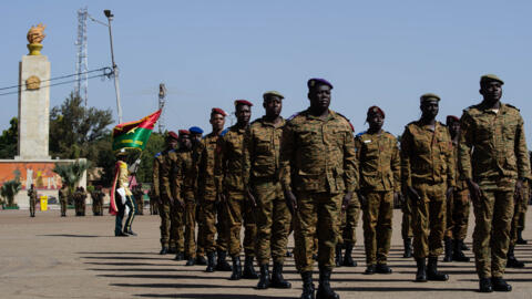جنود من مختلف فيالق الجيش في بوركينا سيتم تسليمهم ميداليات خلال الذكرى 62 لتأسيس القوات المسلحة. ساحة الأمة. واغادوغو في 1 نوفمبر/تشرين الثاني 2022.