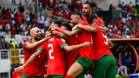 فرحة اللاعبين المغاربة بعد تسجيل حكيمي الهدف.