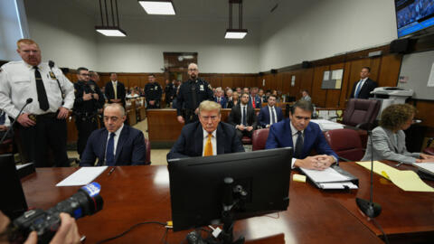 L'ancien président américain Donald Trump dans la salle d'audience alors de son procès, le 21 mai 2024 à New York.