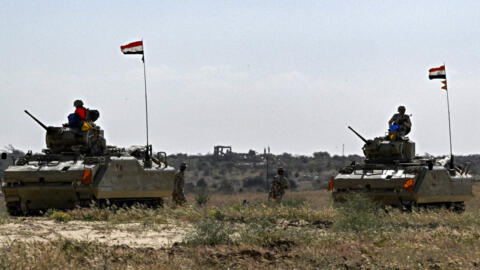 انتشار قوات الجيش المصري قرب معبر رفح الحدودي مع قطاع غزة في 23 مارس/آذار 2024.