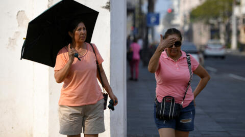 Des femmes souffrent de la chaleur à Veracruz, au Mexique, le 21 mai 2024.