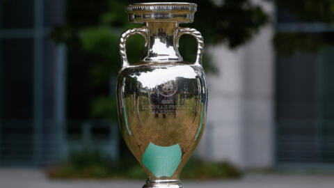 Le trophée de l'Euro 2024 lors d'une présentation en Allemagne.