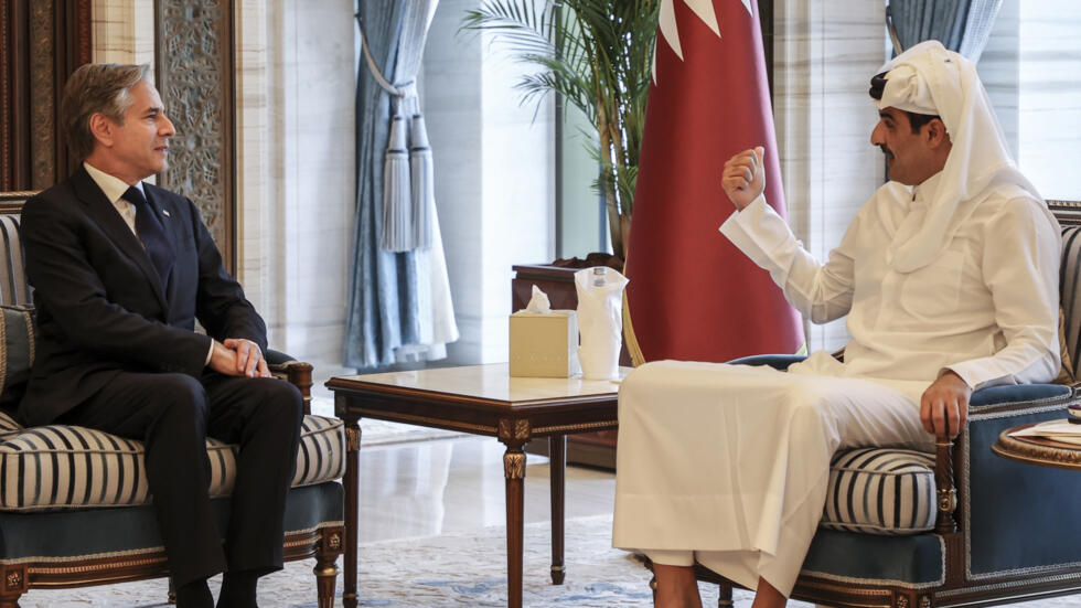 Le secrétaire d'Etat américain, Antony Blinken, rencontre l'émir du Qatar, Tamim ben Hamad Al-Thani, au palais de Lusail, le 12 juin 2024.