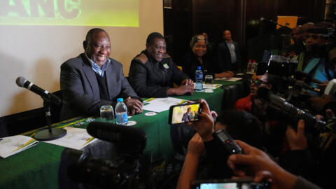 Le président sud-africain Cyril Ramaphosa lors d'une conférence de presse de l'ANC le 13 juin 2024 à Cape Town.