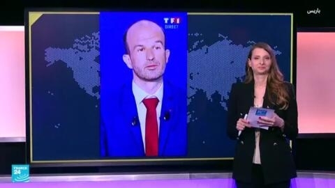فرنسا: لماذا وضع مرشح اليسار دبوس "المثلث الأحمر"؟