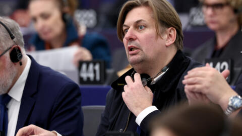Maximilian Krah assiste à une séance de vote dans le cadre d'une session plénière au Parlement européen à Strasbourg le 23 avril 2024.