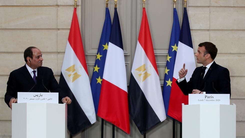 جانب من المؤتمر الصحافي للرئيسين الفرنسي إيمانويل ماكرون والمصري عبد الفتاح السيسي في باريس، 7 كانون الأول/ديسمبر 2020.