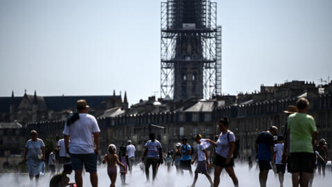 Miroir d'Eau le long de la Garonne à Bordeaux, dans le sud-ouest de la France, le 23 août 2023.