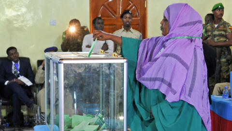 File photo: An MP casts her vote for Somalia's autonomous South West State president in Baidoa, Somalia, on December 19, 2018. 