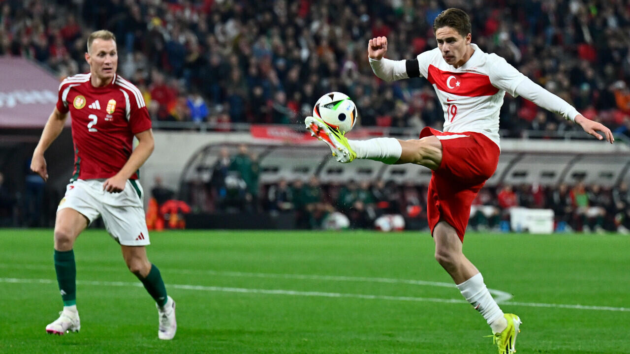 Le Turc Kenan Yildiz (droite) lors du match amical contre la Hongrie, disputé à Budapest, le 22 mars 2024.