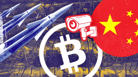 Le symbole des Bitcoin entre des missiles balistiques américains et le drapeau chinois