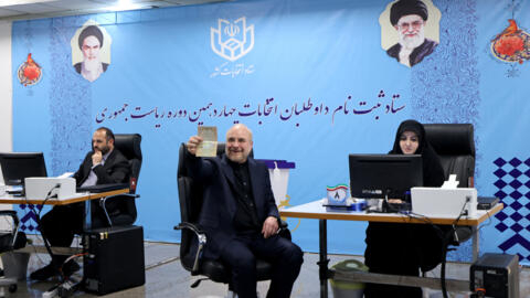 Le président du Parlement iranien, Mohammad-Bagher Ghalibaf, dépose sa candidature aux élections présidentielles iraniennes au ministère de l'Intérieur à Téhéran, le 3 juin 2024.
