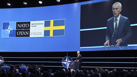 Генеральный секретарь НАТО Йенс Столтенберг выступает на форуме НАТО в Стокгольме 25 октября 2023 г.