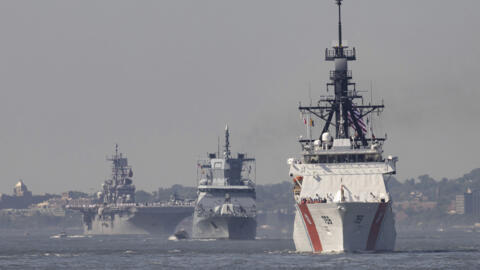 Ảnh minh họa: Chiến hạm Mỹ USCGC Calhoun (P), tàu hộ tống Đức FGS Baden-Württemberg, (G) và chiến hạm Mỹ USS Bataan (T), trên sông Hudson ở New York, Mỹ, nhân dịp Tuần lễ Hạm đội, ngày 22/05/2024.