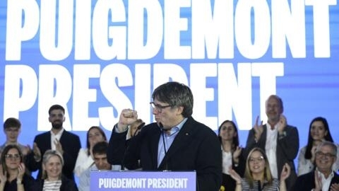 Carles Puigdemont faz discurso em comício de campanha em Argeles-sur-Mer, no sul da França, em 4 de maio de 2024. 