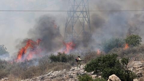 Израильский пожарный после падения ракеты «Хезболлы» на Голанских высотах. 4 июня 2024.