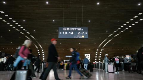No aeroporto Charles de Gaulle, perto de Paris, 55% dos voos foram cancelados nesta quinta-feira (25).