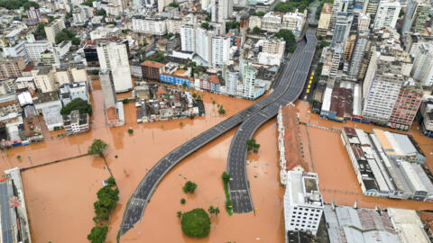 Vista aérea mostra centro de Porto Alegre inundado. Países em desenvolvimento têm menos condições de enfrentar desastres climáticos do que nações desenvolvidas. (Foto de 5 de maio de 2024).