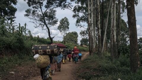 Des civils fuient les combats autour de Birundule, à 10 km au sud de Kanyabayonga, province du Nord-Kivu, à l'est de la RDC, le 14 mai 2024 (image d'illustration).