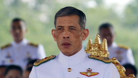 Thái tử Maha Vajiralongkorn lên ngôi Quốc vương Thái Lan ở tuổi 64.