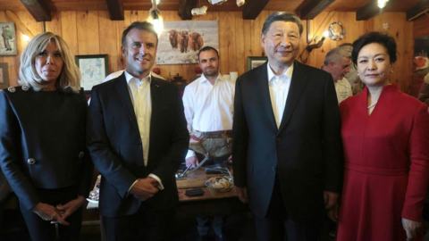 Emmanuel et Brigitte Macron aux côtés de Xi Jinping et de sa femme Peng Liyuan, à La Mongie
le 07 mai 2024