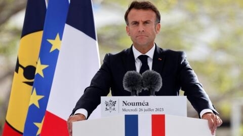 Ảnh tư liệu: Tổng thống Pháp Emmanuel Macron phát biểu tại Quảng trường Cây Dừa, Nouméa, Nouvelle-Calédonie, Pháp, ngày 26/07/2023.