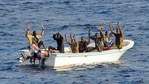 Des pirates arrêtés, le 11 février 2009, par une patrouille du Vela Gulf, dans le Golf d’Aden.