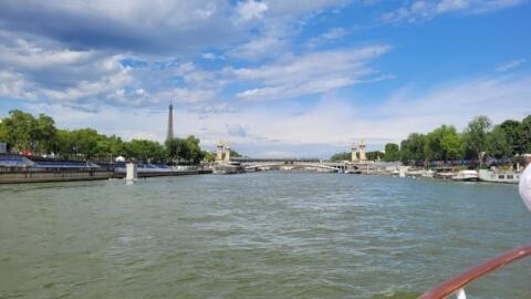 La Seine se prépare à accueillir l'armada fluviale le 26 juillet 2024. Sur les quais, les gradins finissent d'être installés.