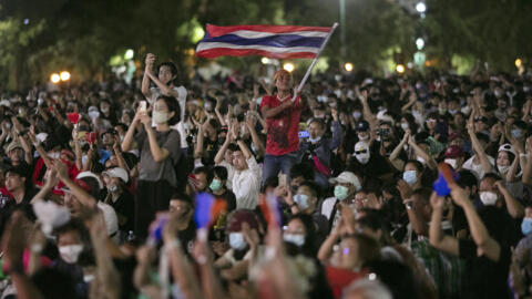 Người biểu tình ủng hộ dân chủ tụ họp tại quảng trường Sanam Luang, Bangkok, Thái Lan, ngày thứ Bảy 19/09/2020.