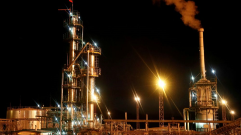 Une usine de production de diesel dans le champ pétrolifère de Yarakta, appartenant à Irkutsk Oil Company (INK), dans la région d'Irkutsk, en Russie. L'Union européenne prépare un sixième train de sanctions contre la Russie qui pourrait inclure l'instauration d'un embargo sur les importations de pétrole russes d'ici la fin de l'année, ont déclaré deux diplomates européens le 1 mai.