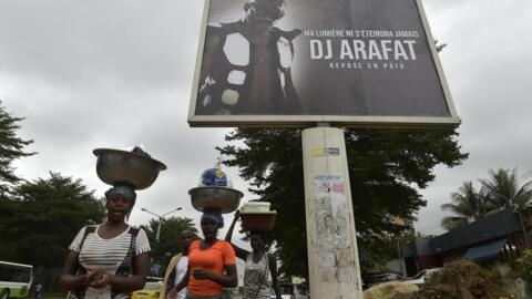 Wakati wa maandalizi ya kuaga mwili wa DJ Arafat, Abidjan.