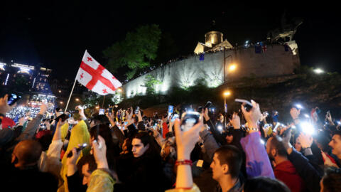 Manifestantes protestam contra projeto de lei sobre “agentes estrangeiros” em Tbilisi, Geórgia, 11 de maio de 2024. REUTERS/Irakli Gedenidze