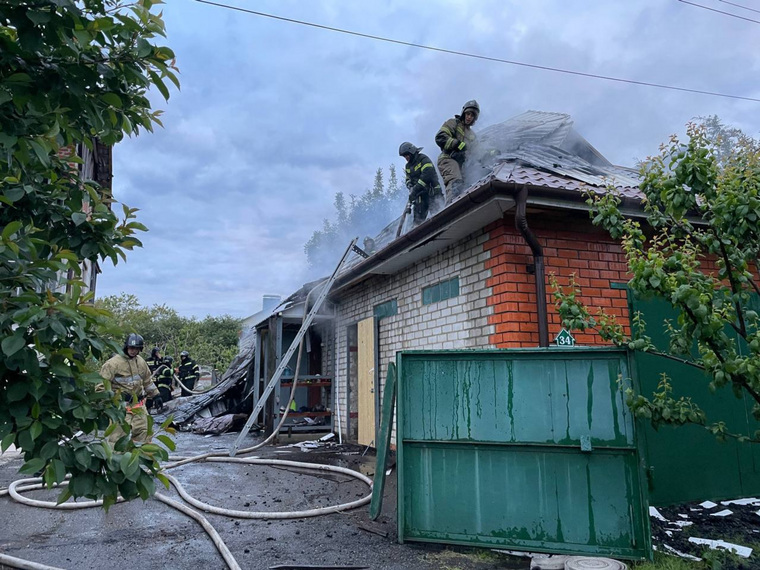 Жилой дом загорелся после атаки ВСУ