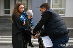 Отец Миши Бахтина со СМА устроил забастовку в центре Екатеринбурга. Фото