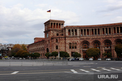 Оппозиция в Армении выдвинула архиепископа Галстаняна на пост премьера. Фоторепортаж