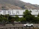 'Long runway' for Tesla as drivers wary of self-driving tech