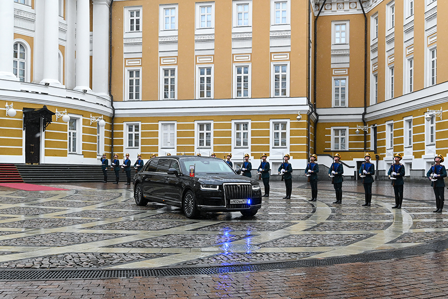 На инаугурацию 7 мая 2024-го Путин прибыл на обновленном Aurus Senat, публика впервые увидела автомобиль. В&nbsp;новом лимузине появилось цифровое зеркало заднего вида, функция ночного видения, дополнительные камеры кругового обзора, камера контроля утомляемости водителя, мультимедийная система NAMI MM-System.&nbsp;Также были внесены конструктивные изменения, повышающие эффективность работы тормозной системы, подвески колес, системы подачи топлива, автоматической трансмиссии.

Машину сопровождали мотоциклы на Aurus Merlon. В&nbsp;Минпромторге сообщили, что они должны заменить импортные&nbsp;мотоциклы сопровождения, которые ранее использовались для почетного эскорта. Мотоциклы&nbsp;Merlon можно эксплуатировать&nbsp;при отрицательных температурах до&nbsp;минус 25 градусов. До 100 км/ч они разгоняются быстрее&nbsp;чем за 4 секунды, их&nbsp;максимальная скорость &mdash; более 225 км/ч.