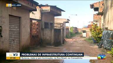 Moradores reclamam de problemas de infraestrutura no bairro Coroadinho, em São Luís - Buracos, mato e sem iluminação, na Rua Brasil, são frequentes no Coroadinho.