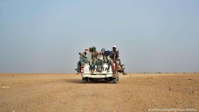 أرشيف. تعمل السلطات الجزائرية على ترحيل آلاف المهاجرين الأفارقة إلى النيجر حيث يعيشون في ظل ظروف قاسية