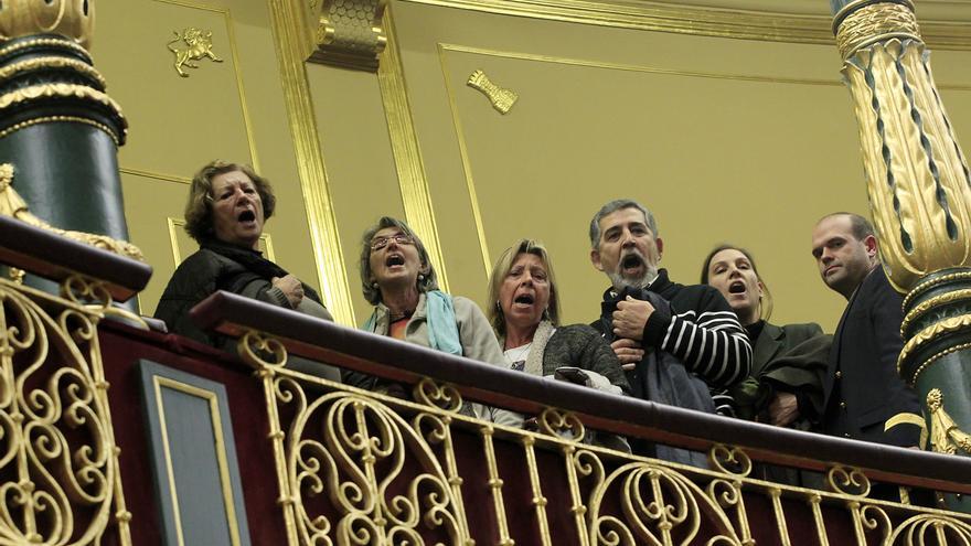 Miembros del coro de la Solfónica protestan en el Congreso contra la Ley de Seguridad Ciudadana. / Marta Jara