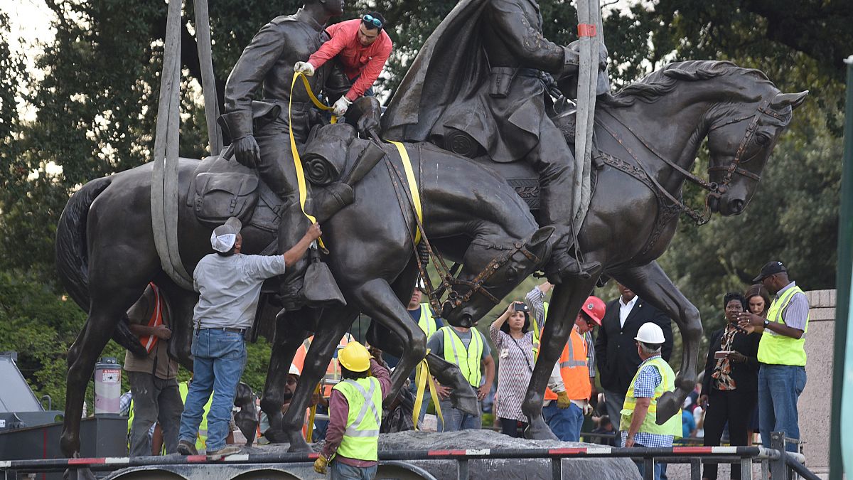 В Далласе памятник генералу Ли снесли без инцидентов