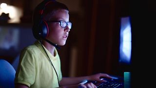 Si ces piratages de bas niveau peuvent aider les enfants à se faire une place dans le monde du jeu, ils peuvent aussi attirer l'attention des cybercriminels.