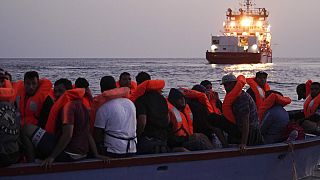 Laut der EU-Komissarin für Inneres ist der neue EU-Migrationsdeal eine "historische Einigung", Kritiker:innen sprechen von einem "historischen Fehler".