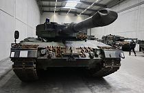 Ein Leopard 2-Panzer von Rheinmetall in der Produktion