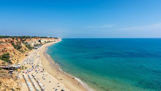 Praia da Falésia führt die prestigeträchtige Tripadvisor-Liste der besten Strände für 2024 an