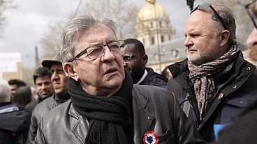 L'homme politique d'extrême gauche Jean-Luc Mélenchon participe à une manifestation le jeudi 6 avril 2023 à Paris.